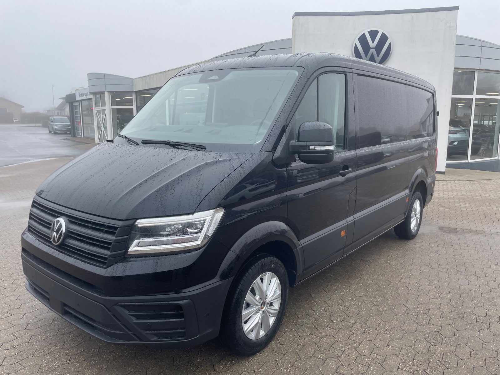 VW Crafter 35 2,0 TDi 177 Comfort Kassevogn L3H2 aut.