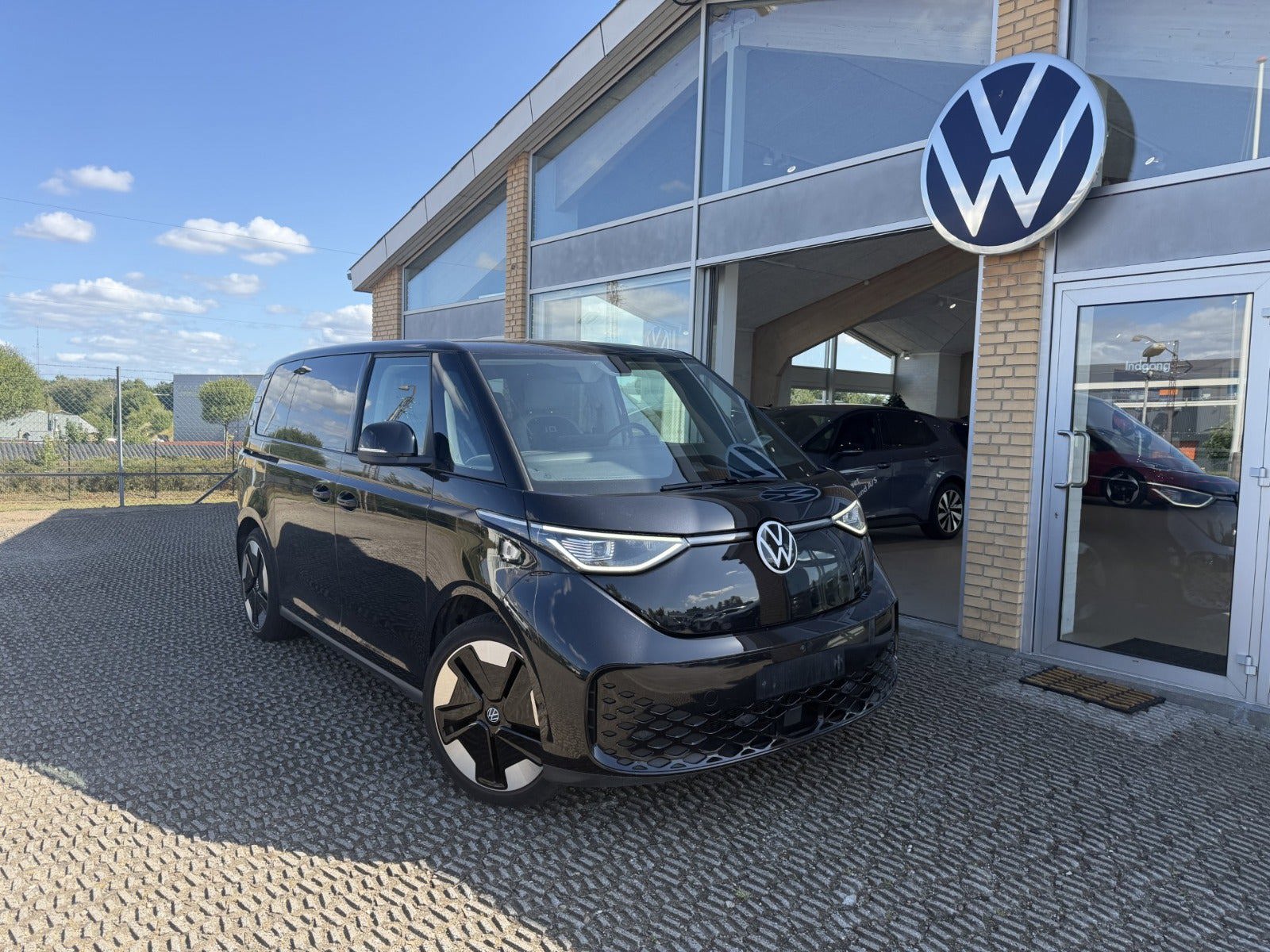 VW ID. Buzz 77 Style 75 Years Edition SWB