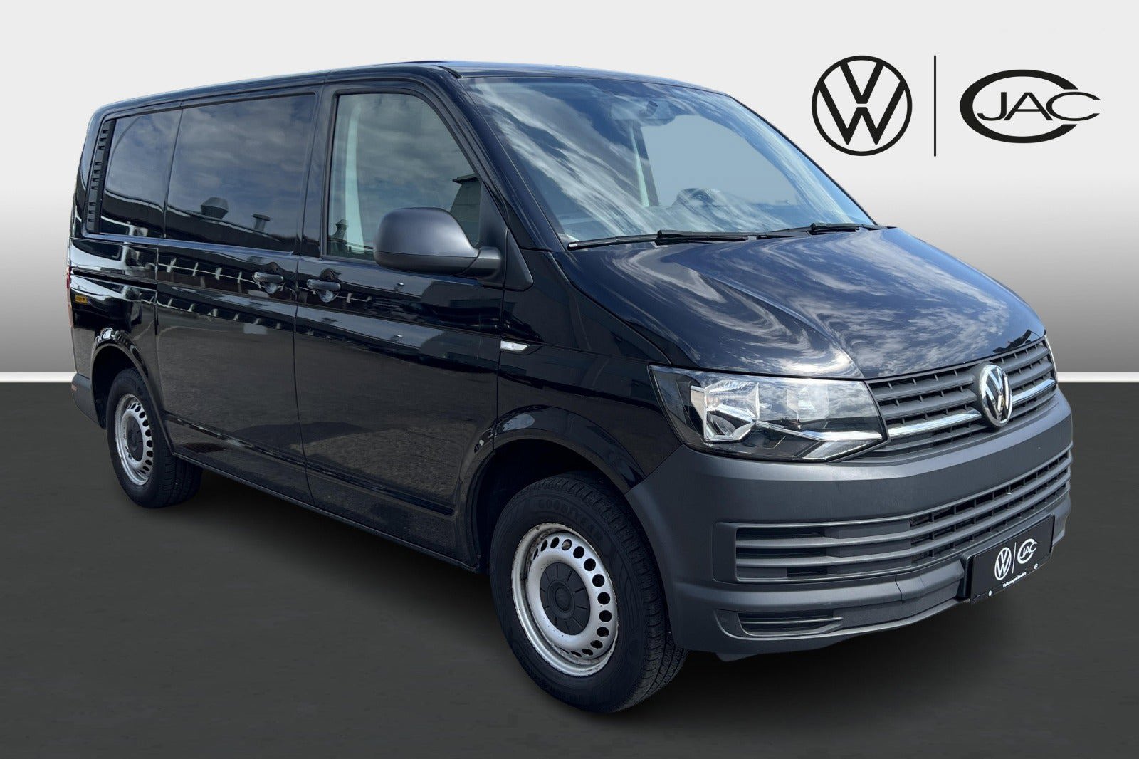 VW Transporter 2,0 TDi 150 Kassevogn DSG kort