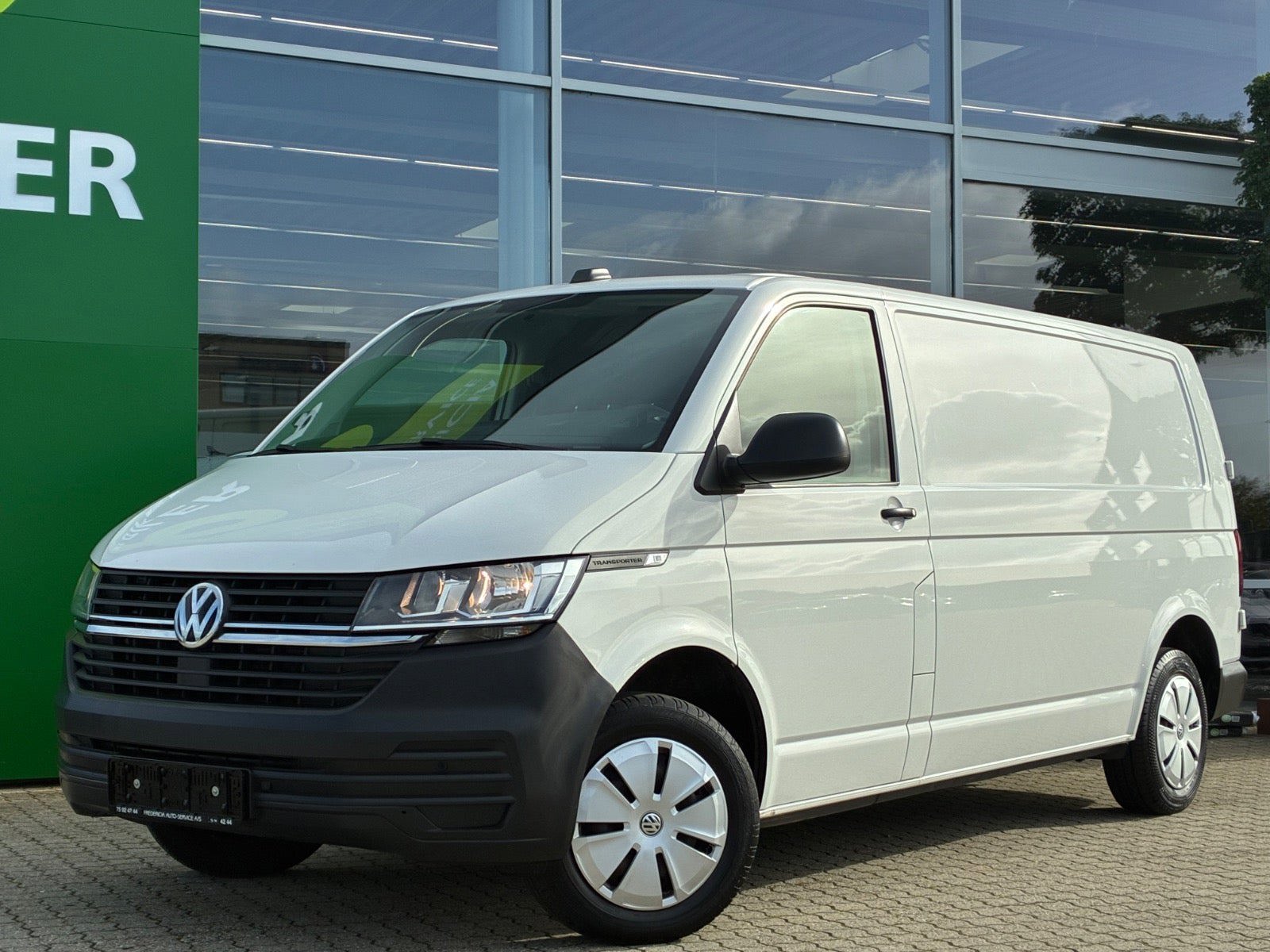 VW Transporter 2,0 TDi 150 Kassevogn DSG lang